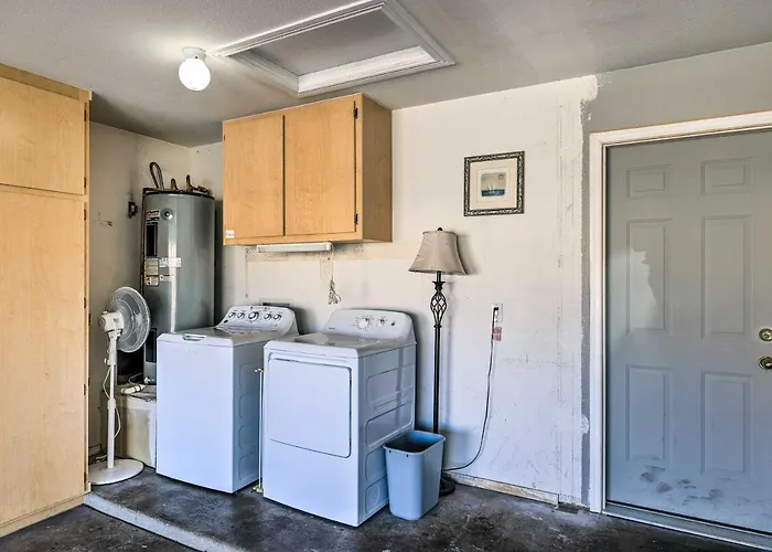 Family-Friendly Glendale Home With Private Yard
